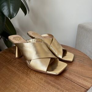 NWOT Vince Camuto Lemtala Sandal